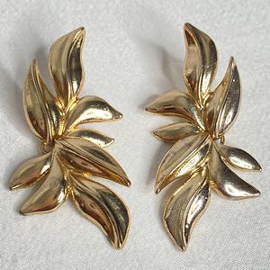 Dangle Leaf Earrings Gold Tone Articulated Post Back